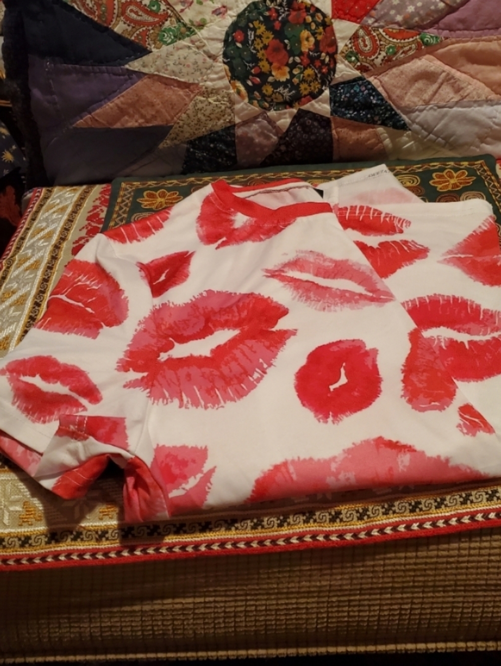 T-Shirt with Red Lip Print~Unisex - Picture 8 of 8